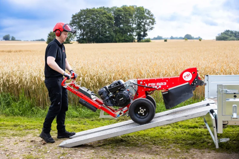 FSI B23_frezanje štorov_drobljenje_prikolica FSI B23 freza za štore (z lastnim pogonom)