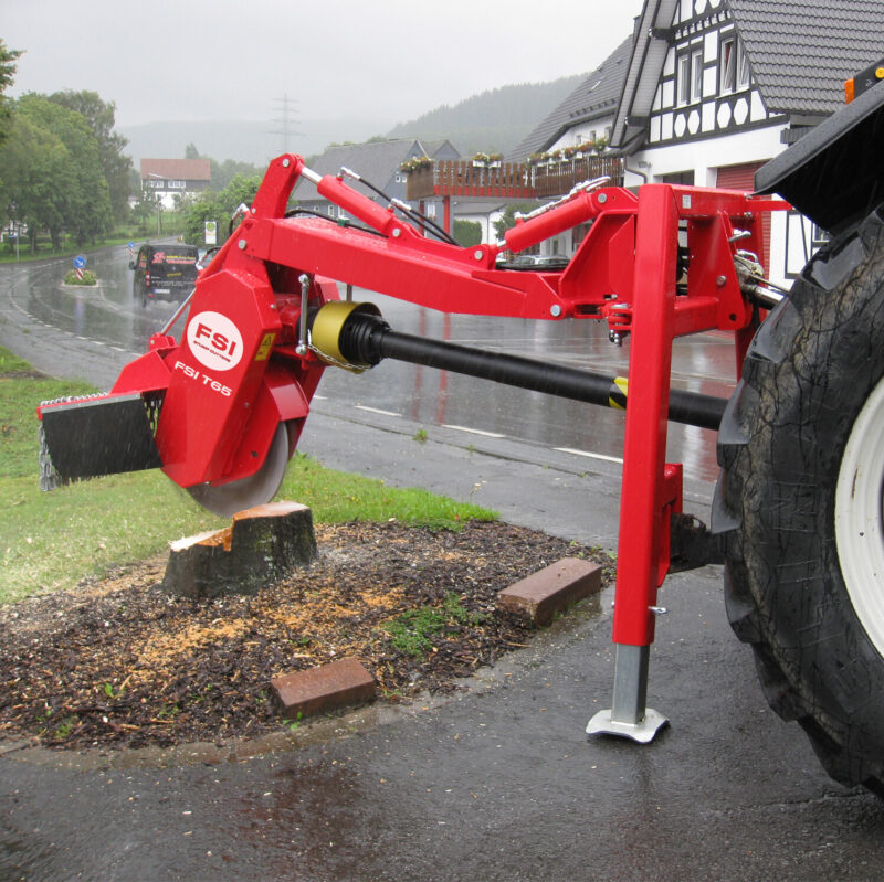 FSI T65_freza za štore_priključek za traktor_rezkanje_odstranjevanje_v delu FSI T65 freza za štore - traktorska