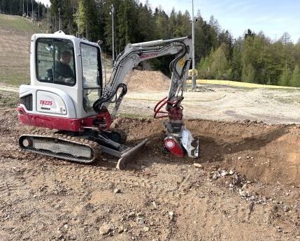 PTH Excavator Crusher serija EC-S_za mini bager_drobilec_rezkalnik_mulčer_za urejanje okolice_gradbena dela PTH Excavator Crusher EC-S