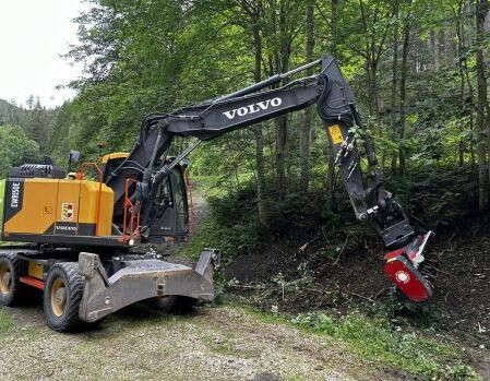 PTH Excavator Crusher serija EC-L_za bager_drobilec_rezkalnik_mulčer_multifunkcijski priključek_gozdarska in cestna dela PTH Excavator Crusher EC-L